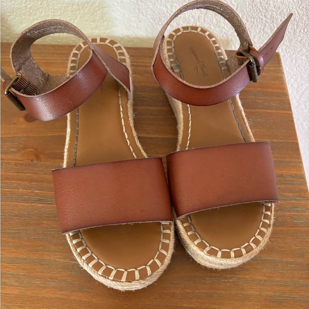 Universal thread platform pumps